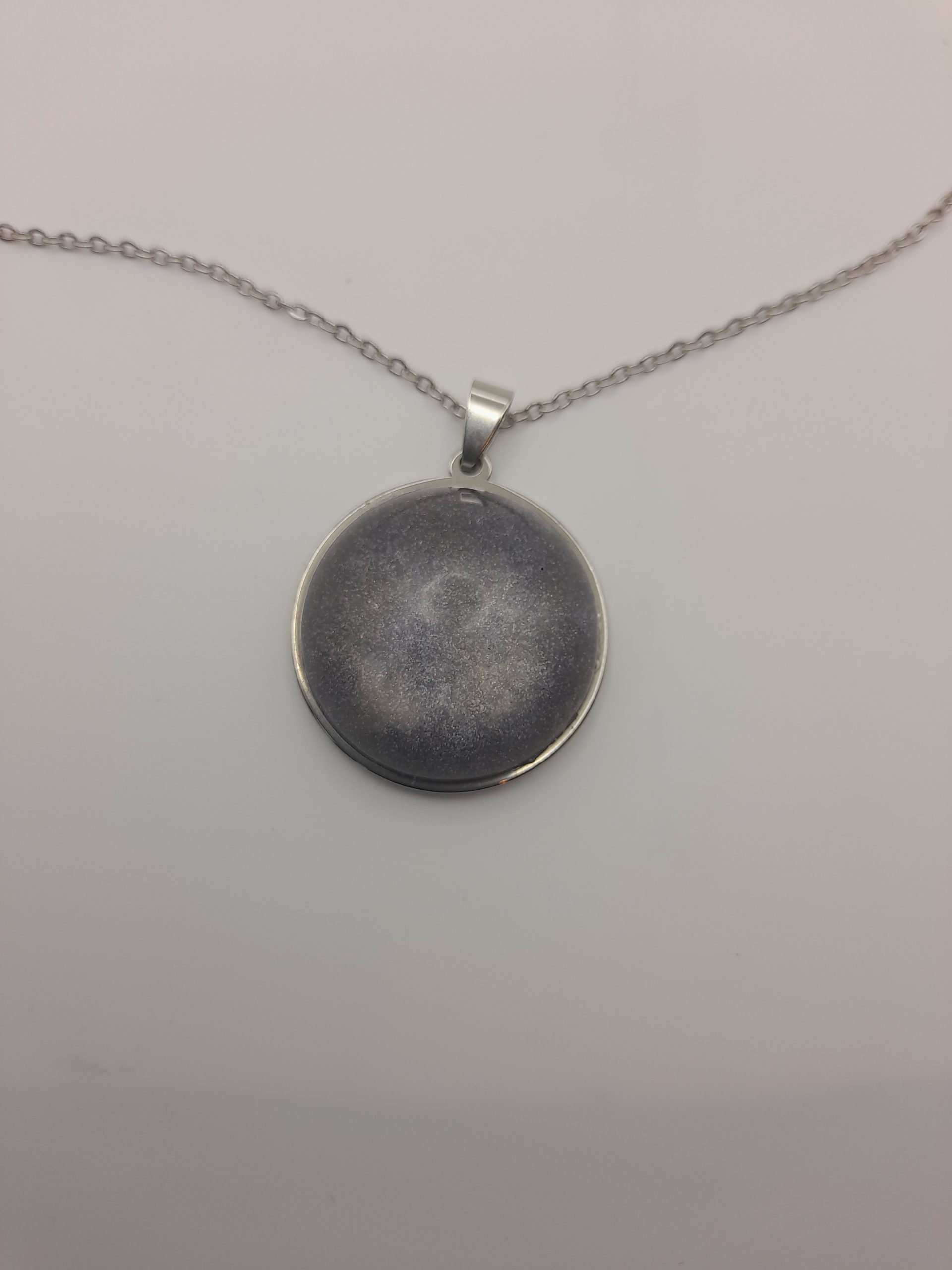 Shimmering Cabochon Pendant - Image 3