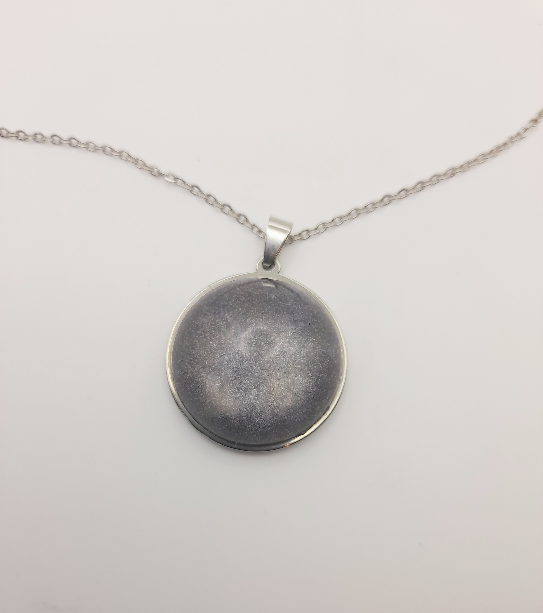 Shimmering Cabochon Pendant